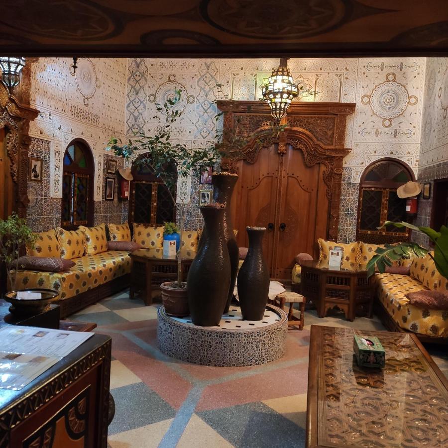 Ryad Bab Berdaine Meknès Buitenkant foto