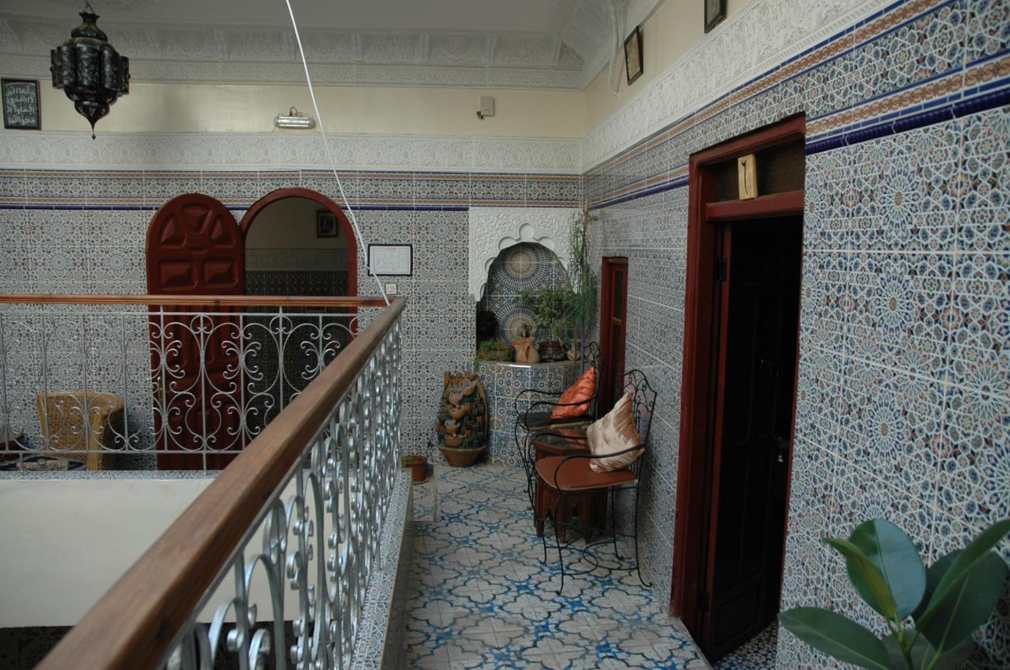 Ryad Bab Berdaine Meknès Buitenkant foto