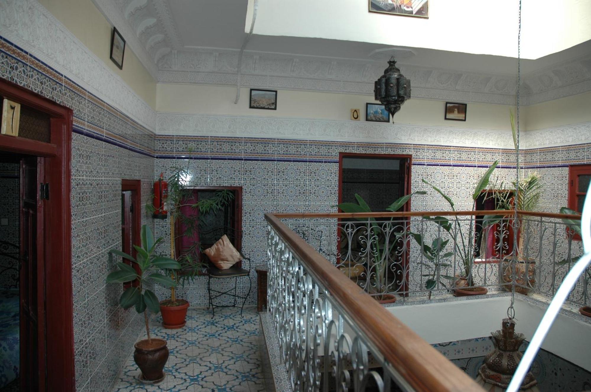 Ryad Bab Berdaine Meknès Buitenkant foto