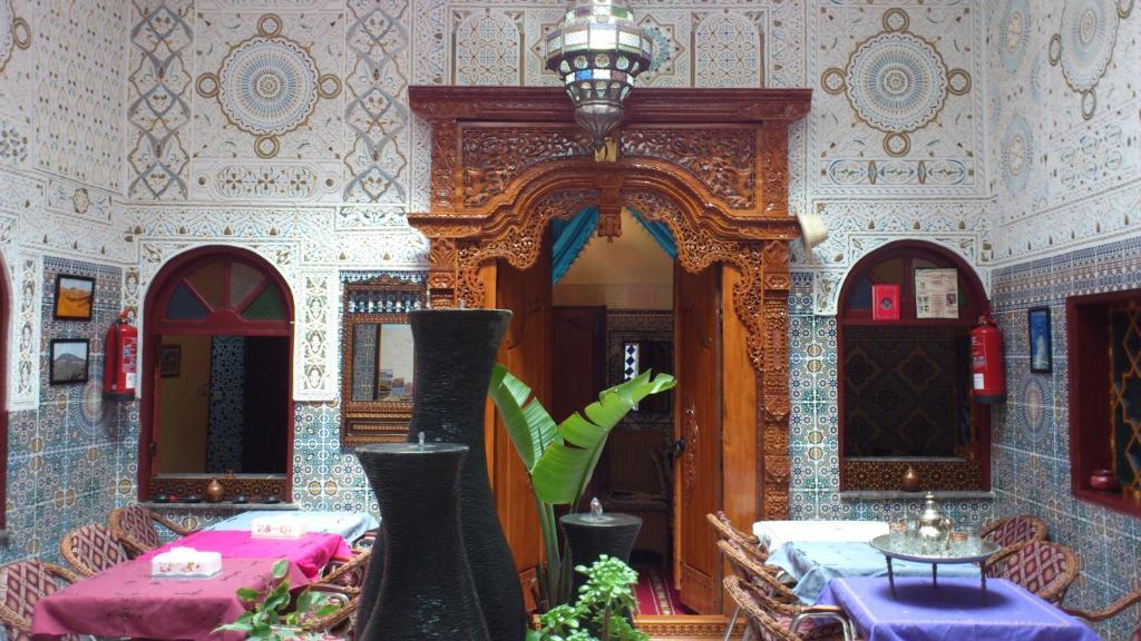 Ryad Bab Berdaine Meknès Buitenkant foto