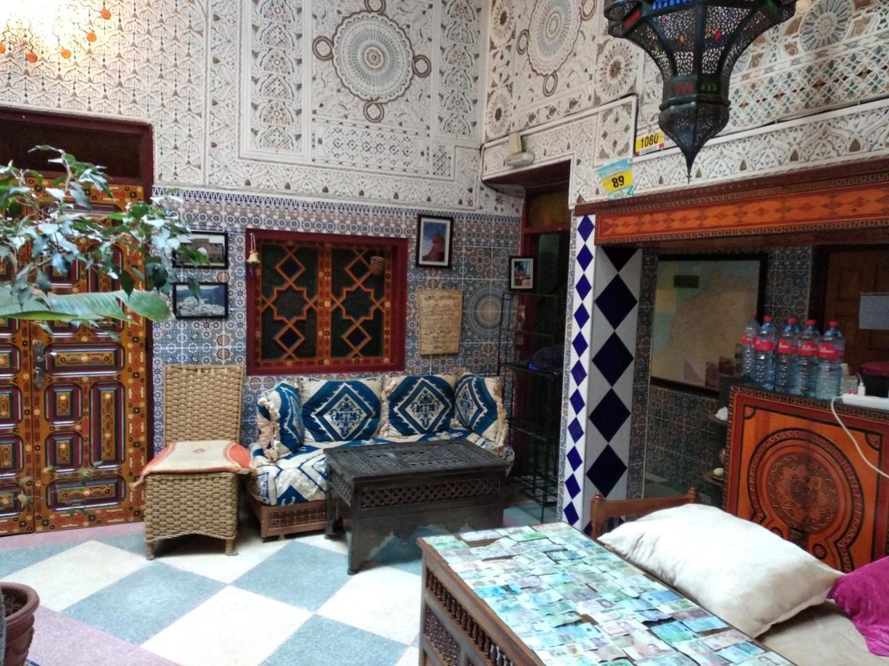 Ryad Bab Berdaine Meknès Buitenkant foto
