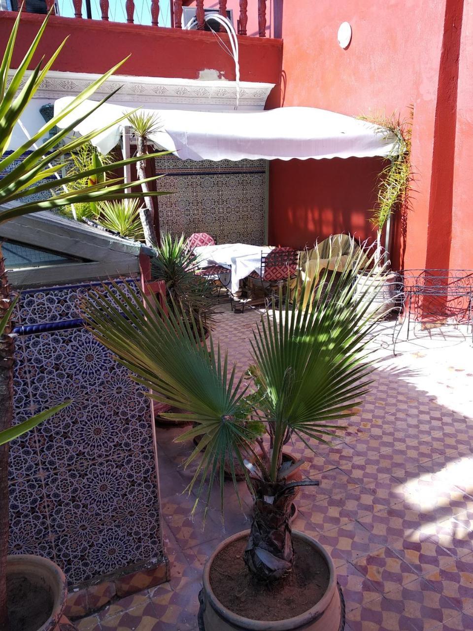 Ryad Bab Berdaine Meknès Buitenkant foto